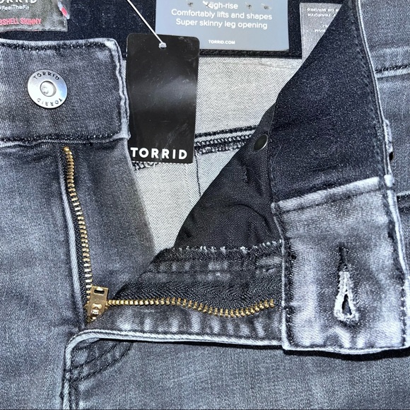 TORRID Bombshell Skinny High Rise Jeans Super Soft Distressed Raven 14 Tall NWT - Picture 10 of 15